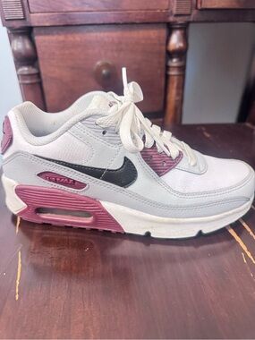 Nike kids White, Maroon & Black Air Max Sneaker